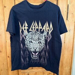 Def Leopard Concert Tee Size Large Short Sleeves Distressed Grunge Whimsigoth